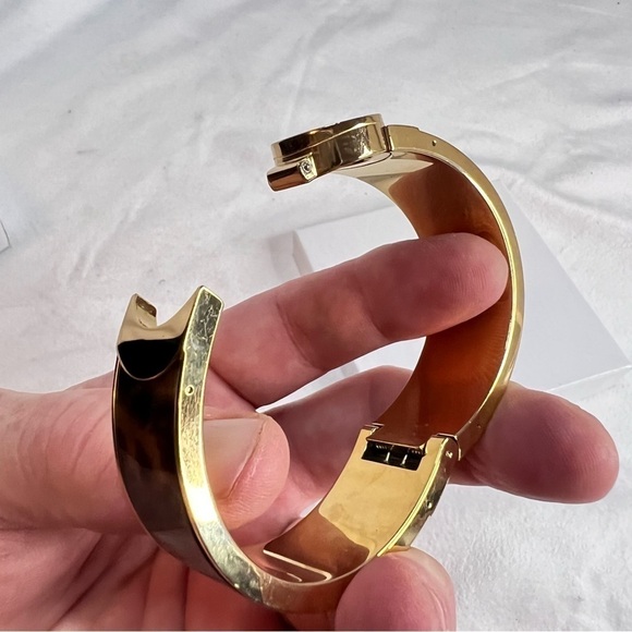 MICHAEL KORS Gold Tortoiseshell MK Cuff Bracelet - Picture 5 of 9